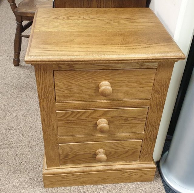 Sylvawood Chatsworth Solid Oak 3 Drawer Bedside Chest