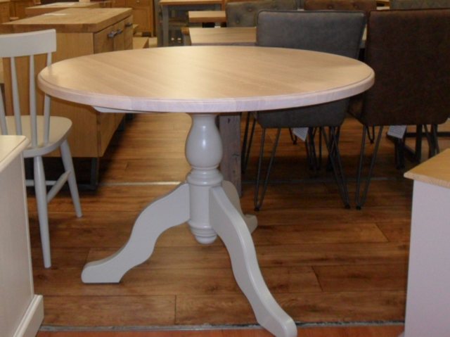 Sylvawood Avebury 42" Round Pedestal Table