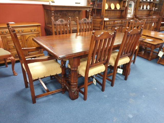 Royal Oak Furniture Royal Oak Furniture Balmoral Dining Table Inc 4 Side Chairs & 2 Carver Chairs
