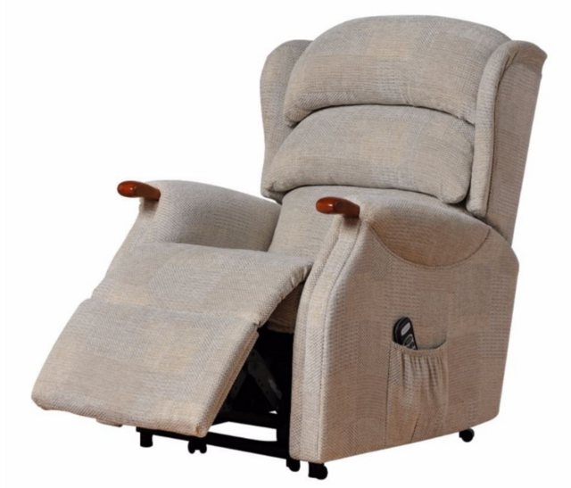 Celebrity Celebrity Westbury Manual Recliner Chair