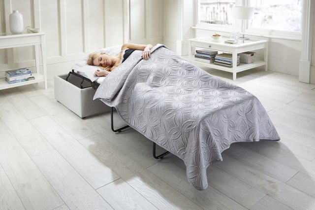 Footstool bed 2025